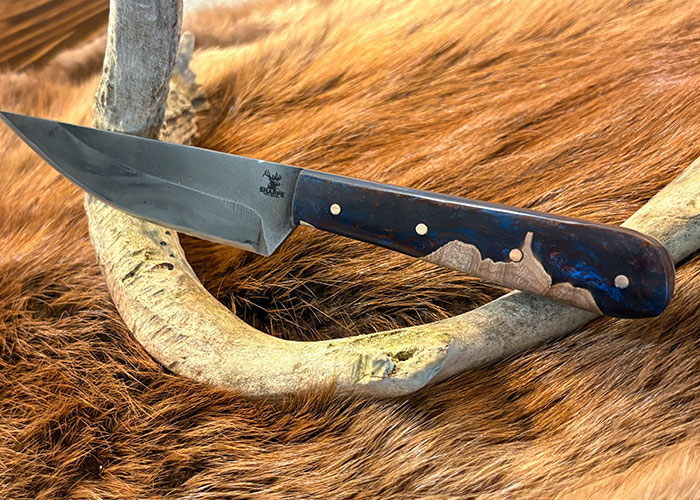 Antler handle skinner knife